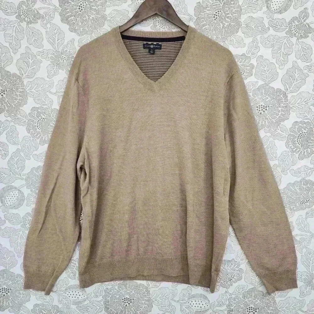 Club Room Merino Wool Blend Men's Sweater Size L  V neck